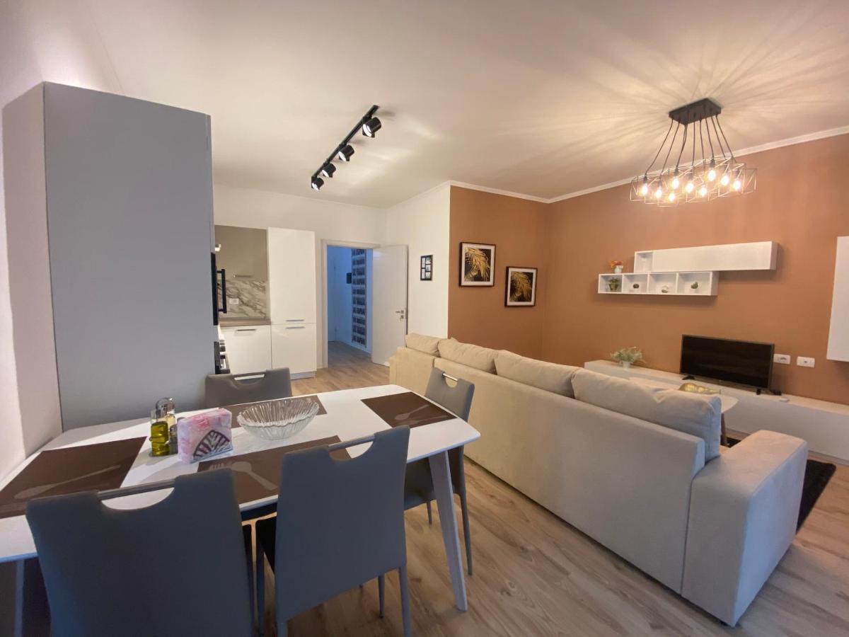 City Center& Sea View Apartment Durres Bagian luar foto