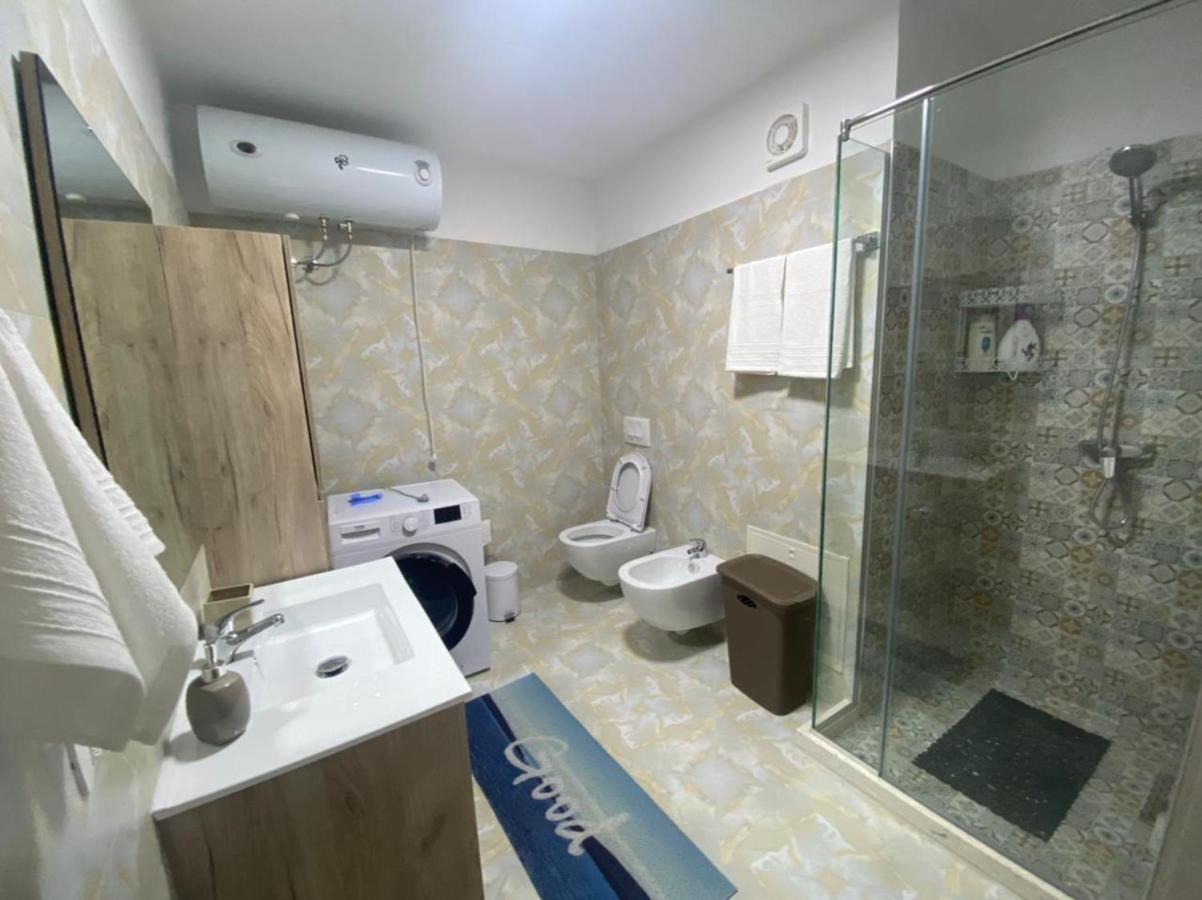 City Center& Sea View Apartment Durres Bagian luar foto